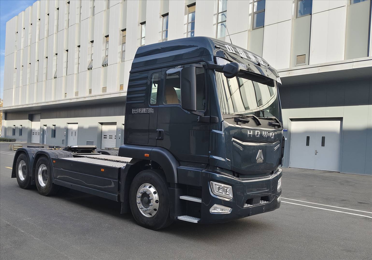 中國(guó)重汽暴增488%登頂 新能源牽引車(chē)1月大漲121%